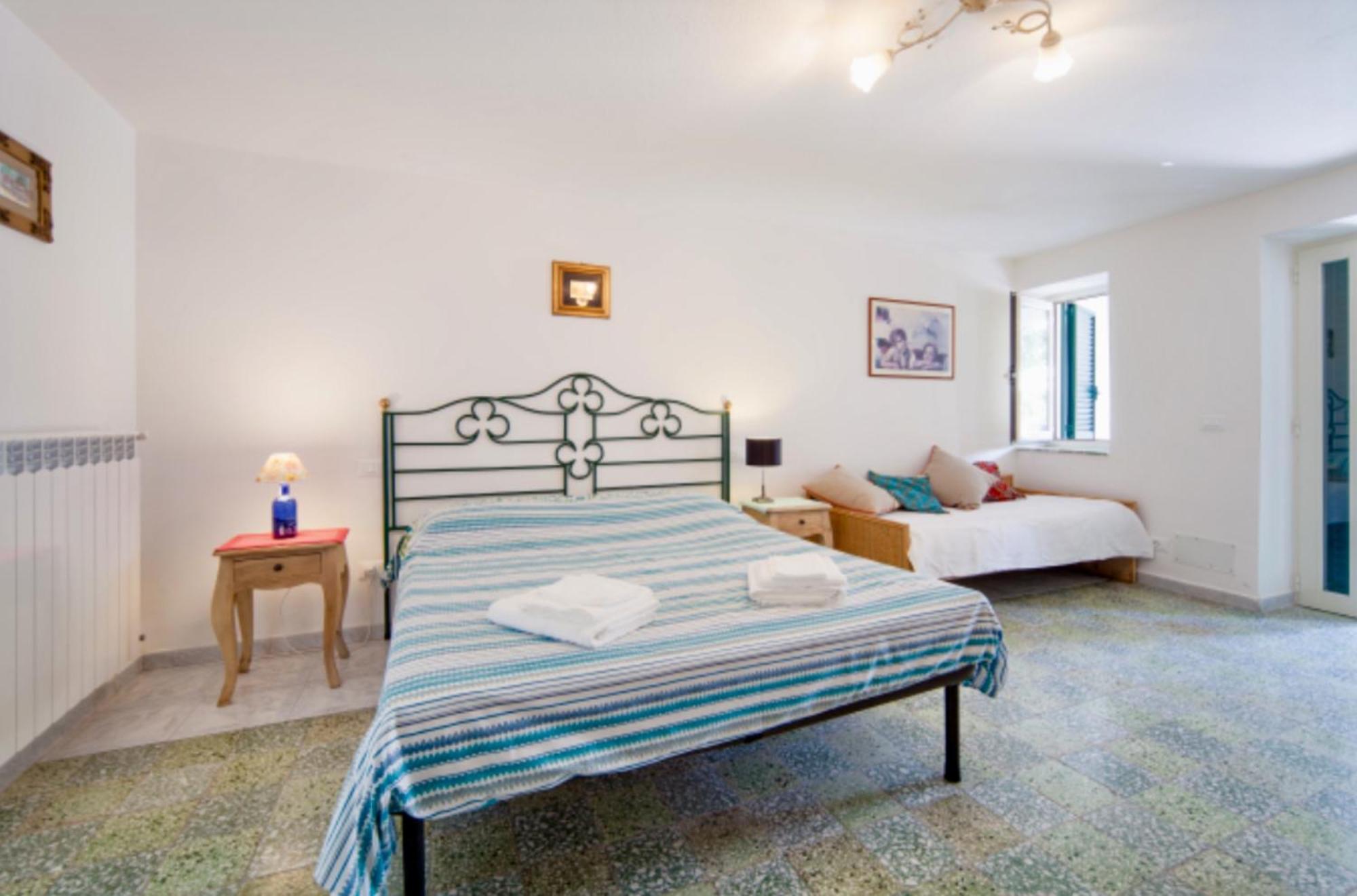 Villa Vincenzo Di Meglio Барано-д'Иския Номер фото